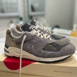 Size 11- New balance 990v2